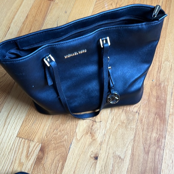 Family emergency - Picture 2 of 5